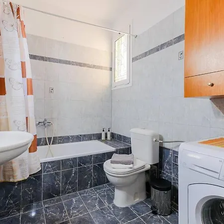 Case de vacanță Endless Blue Maisonette With 3-bdrms And Garden Polychrono