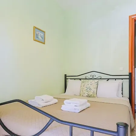 Endless Blue Maisonette With 3-bdrms And Garden Case de vacanță