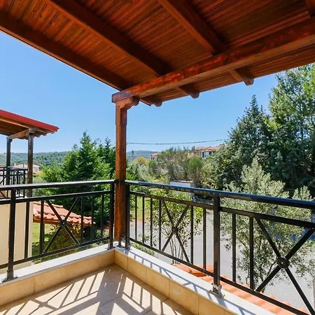 Endless Blue Maisonette With 3-bdrms And Garden