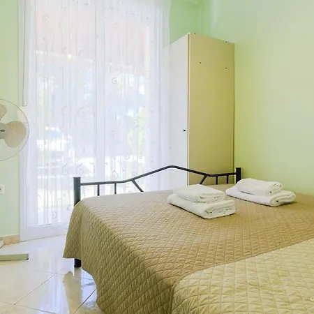Endless Blue Maisonette With 3-bdrms And Garden