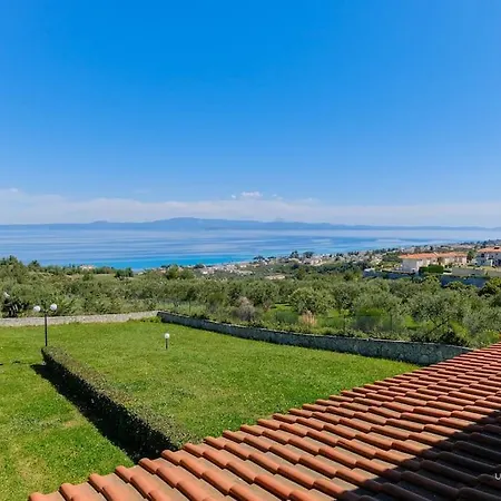 Endless Blue Maisonette With 3-bdrms And Garden Vakantiehuis