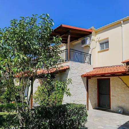 Endless Blue Maisonette With 3-bdrms And Garden Vakantiehuis