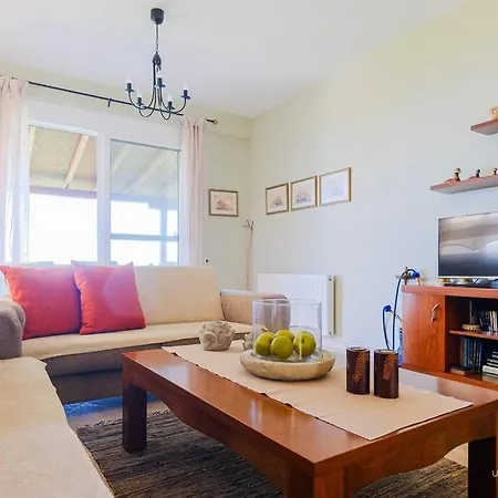 Endless Blue Maisonette With 3-bdrms And Garden *