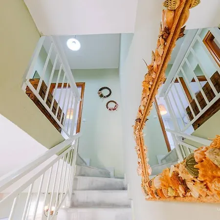 Endless Blue Maisonette With 3-bdrms And Garden Holiday home