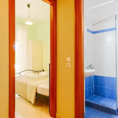 Endless Blue Maisonette With 3-bdrms And Garden