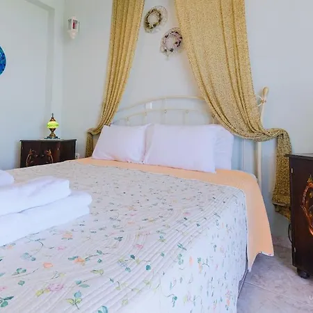 Endless Blue Maisonette With 3-bdrms And Garden Holiday home