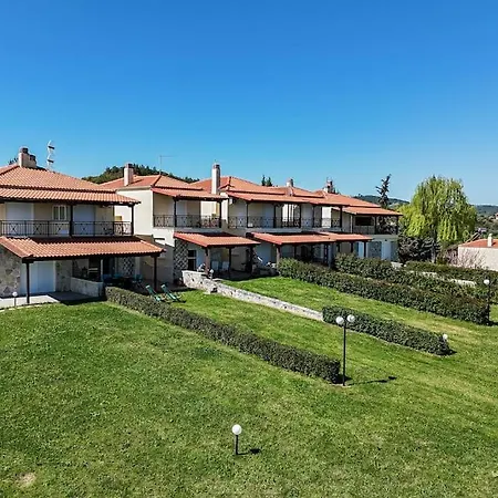 Endless Blue Maisonette With 3-bdrms And Garden Holiday home Polychrono