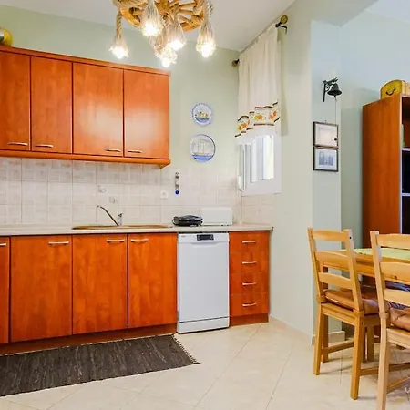 Endless Blue Maisonette With 3-bdrms And Garden *